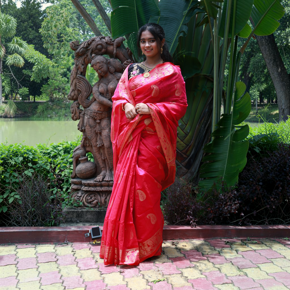 Nishika Goldweave Handloom Silk Saree - Handcrafted Indian Art (View 6) | Art Angan