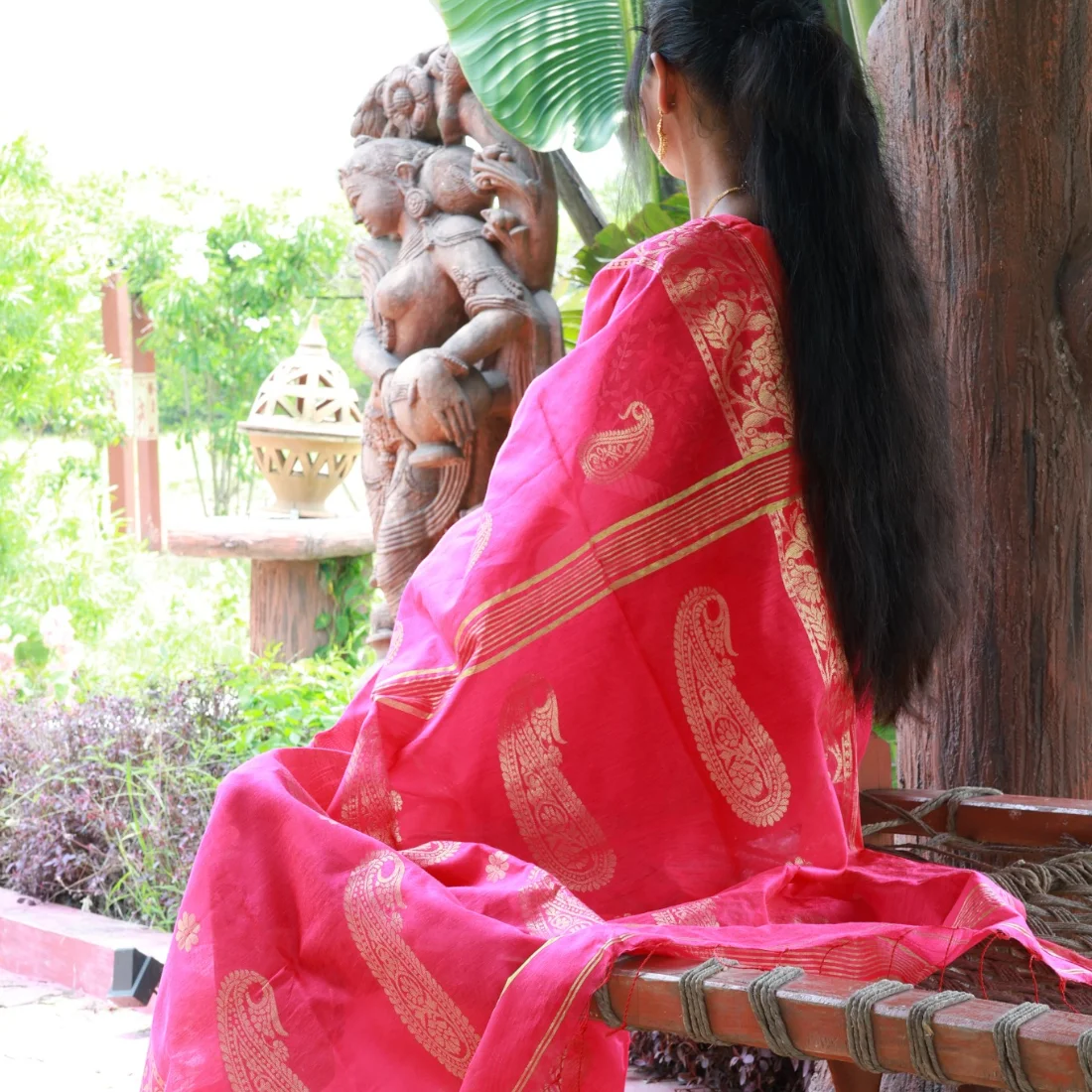 Nishika Goldweave Handloom Silk Saree Thumbnail 2