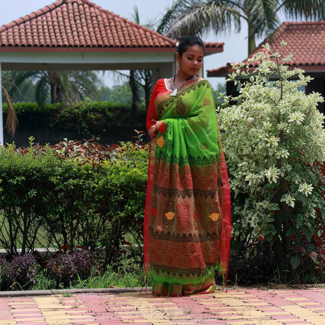 Haripriya Appliqué Handloom Cotton Saree Thumbnail 3