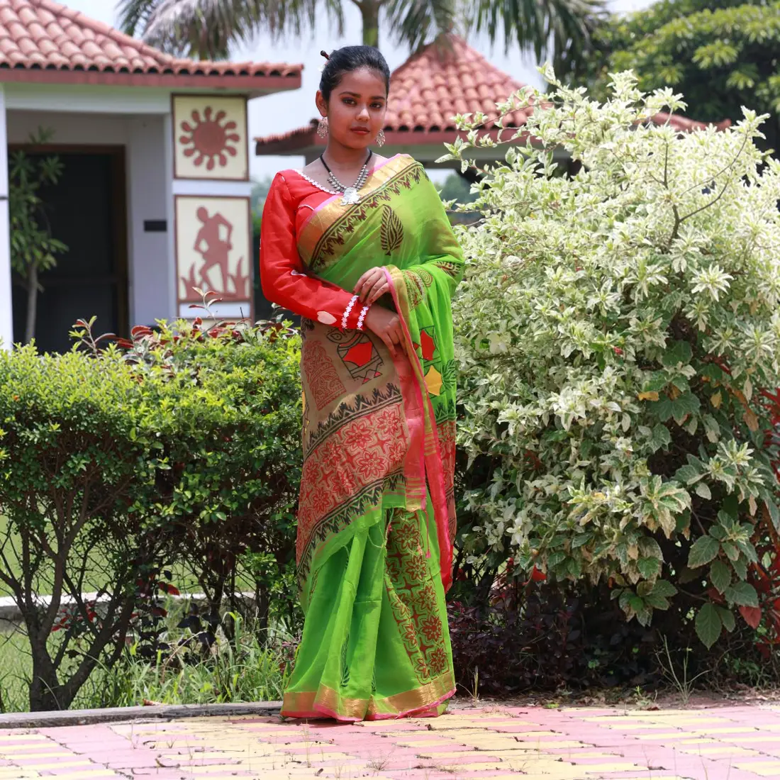 Haripriya Appliqué Handloom Cotton Saree Thumbnail 4