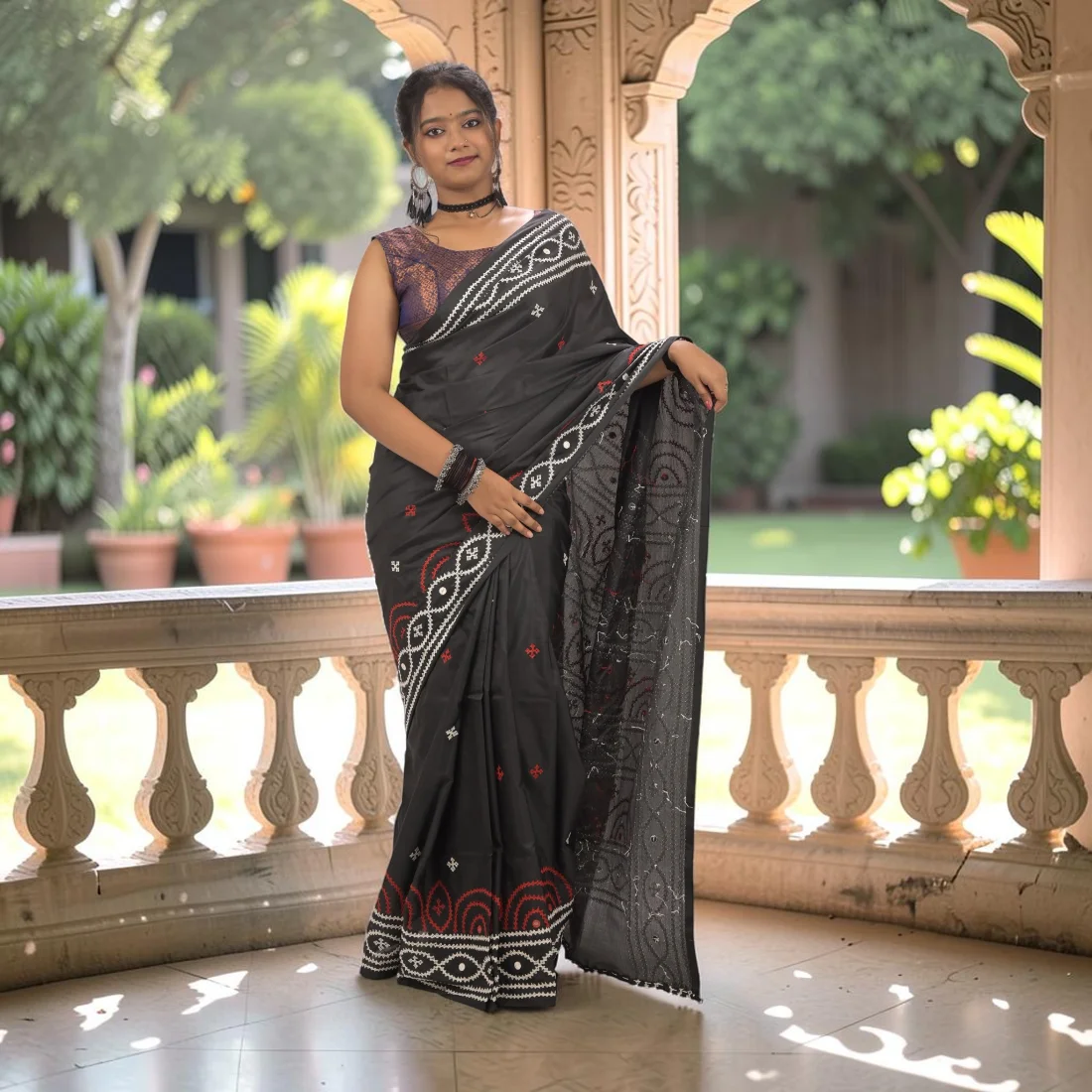 Nishika Royal Gujarati Stitch Bangalore Silk Saree Thumbnail 3