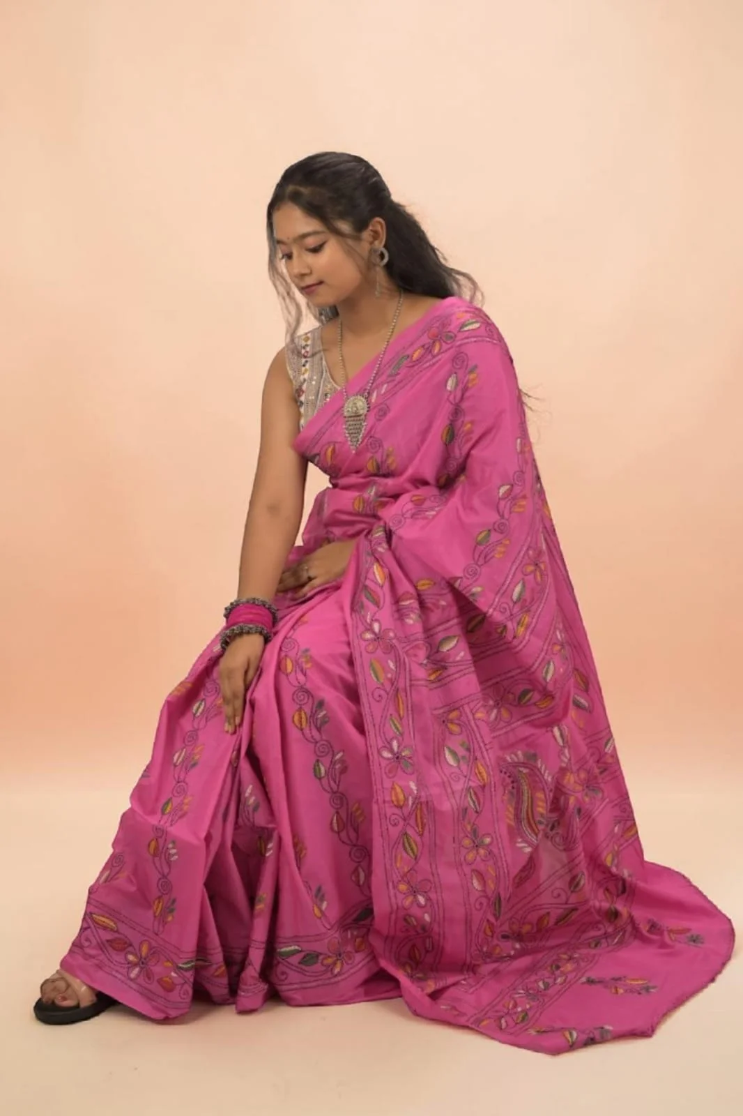 Roshika Bloom Kantha Stitch Bangalore Silk Saree Thumbnail 7