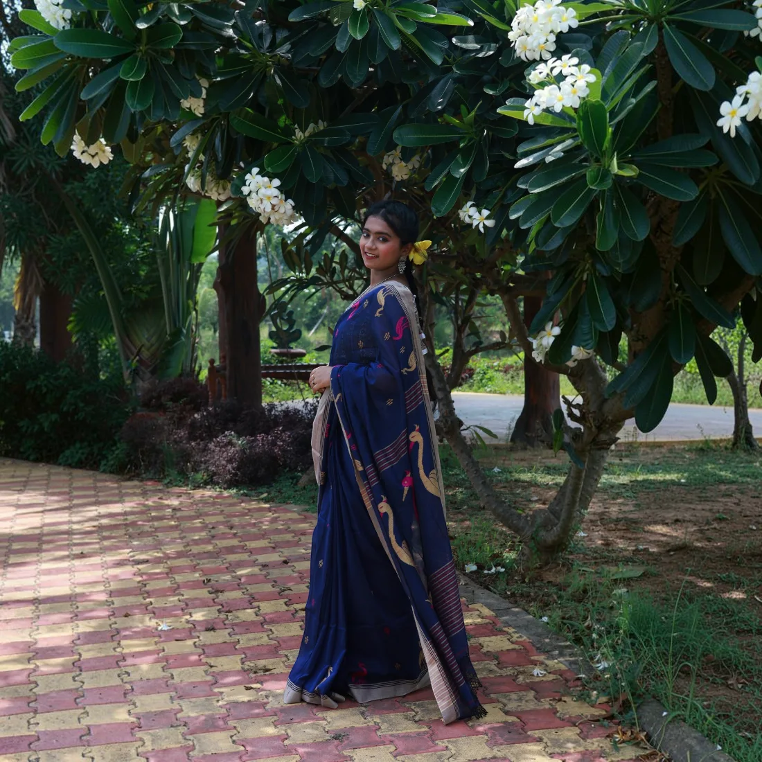 Neelayan Classic Khadi Cotton Saree Thumbnail 2