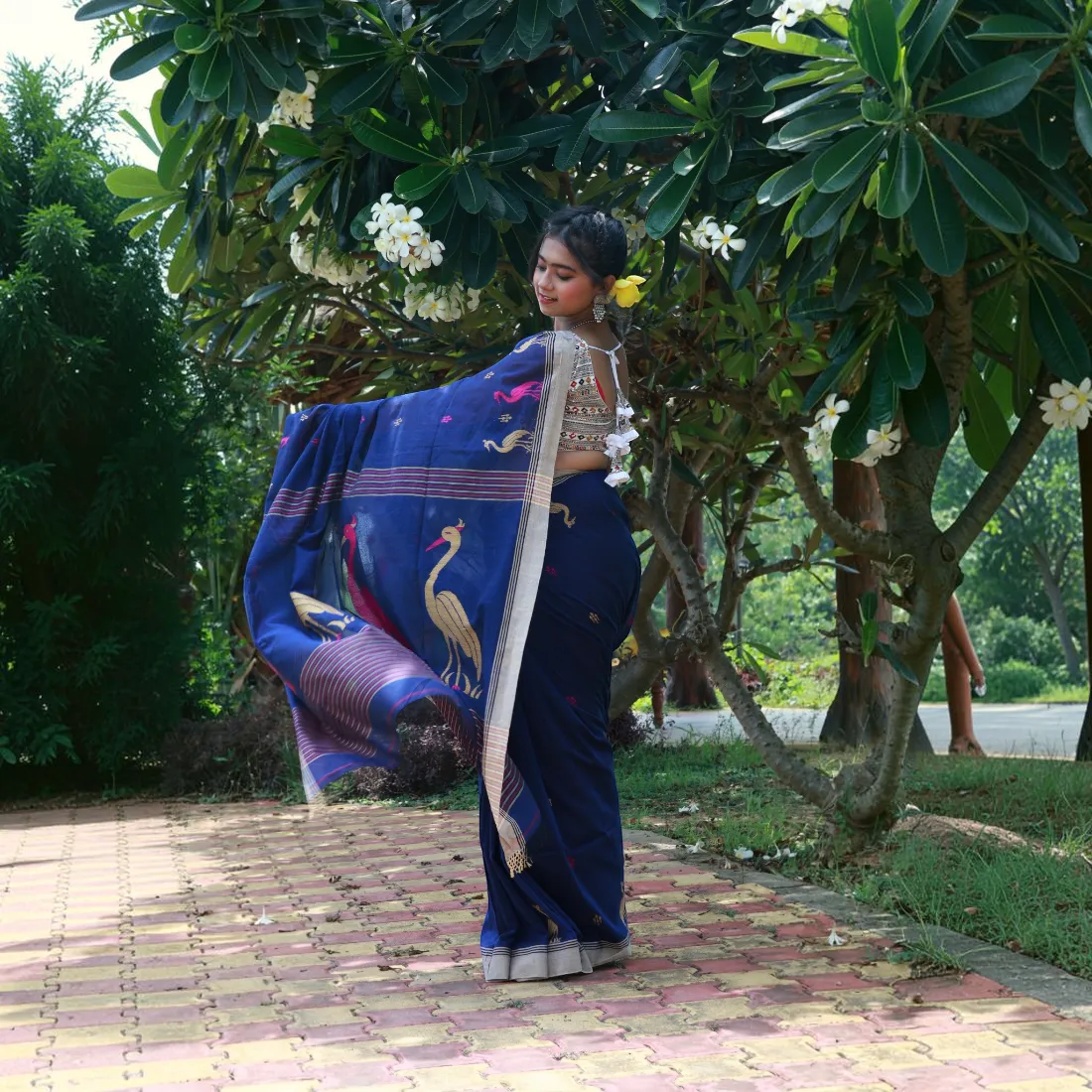 Neelayan Classic Khadi Cotton Saree Thumbnail 5