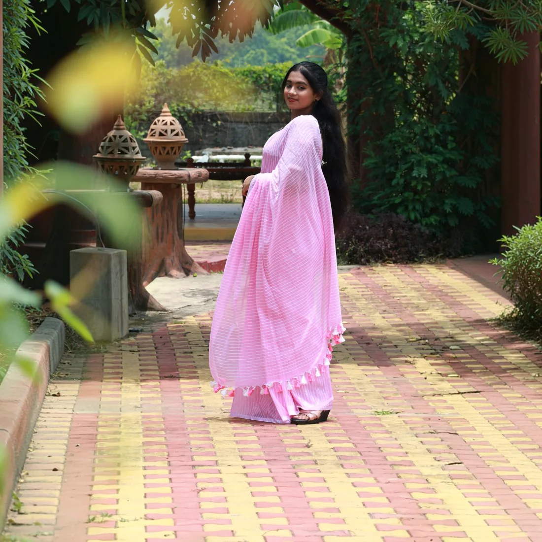 Rittika Grace Pure Mulmul Cotton Saree Thumbnail 2