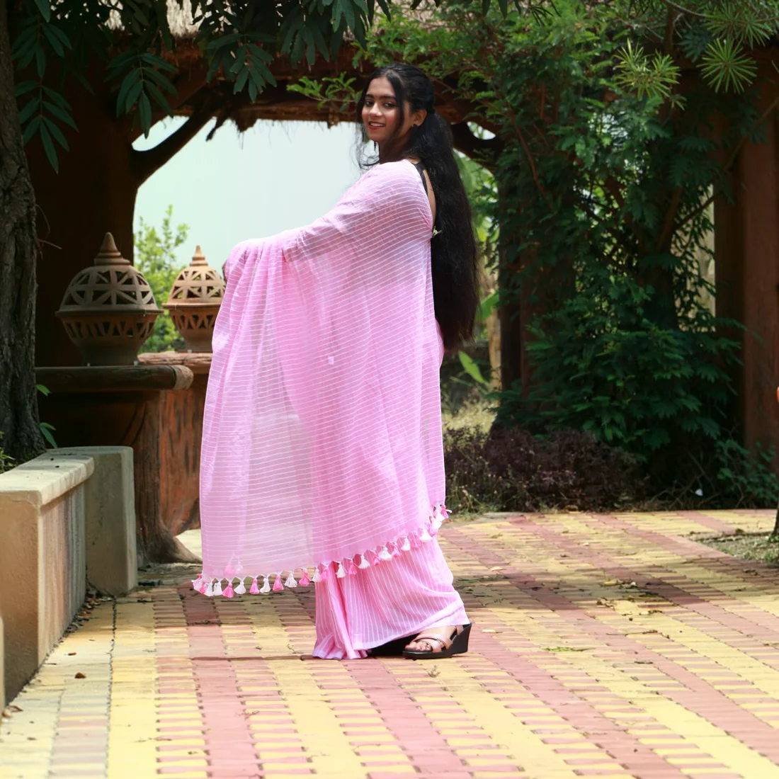 Rittika Grace Pure Mulmul Cotton Saree Thumbnail 3