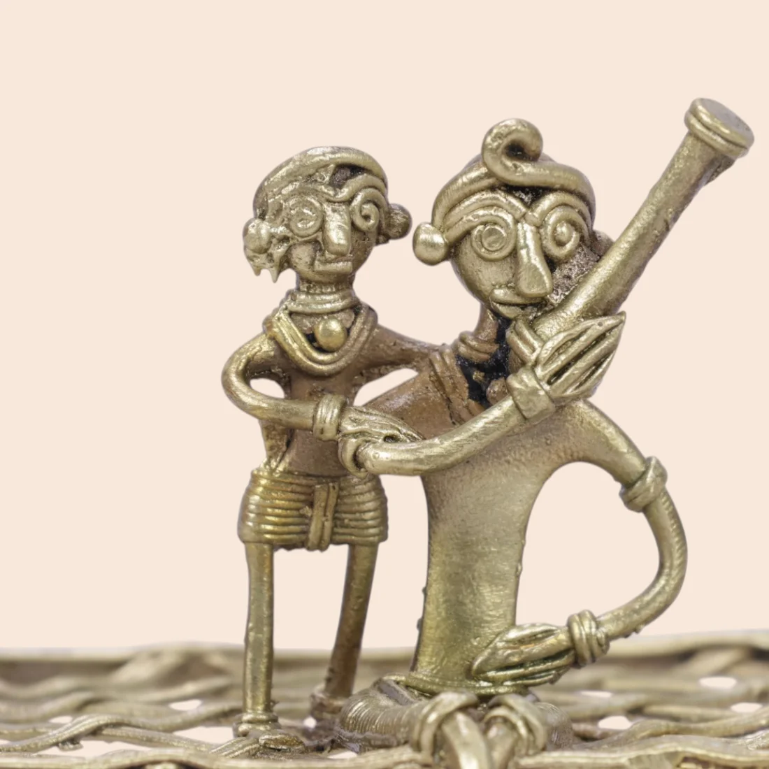 Handcrafted Dokra Mother and Child on Charpai – Traditional Brass Figurine Thumbnail 5
