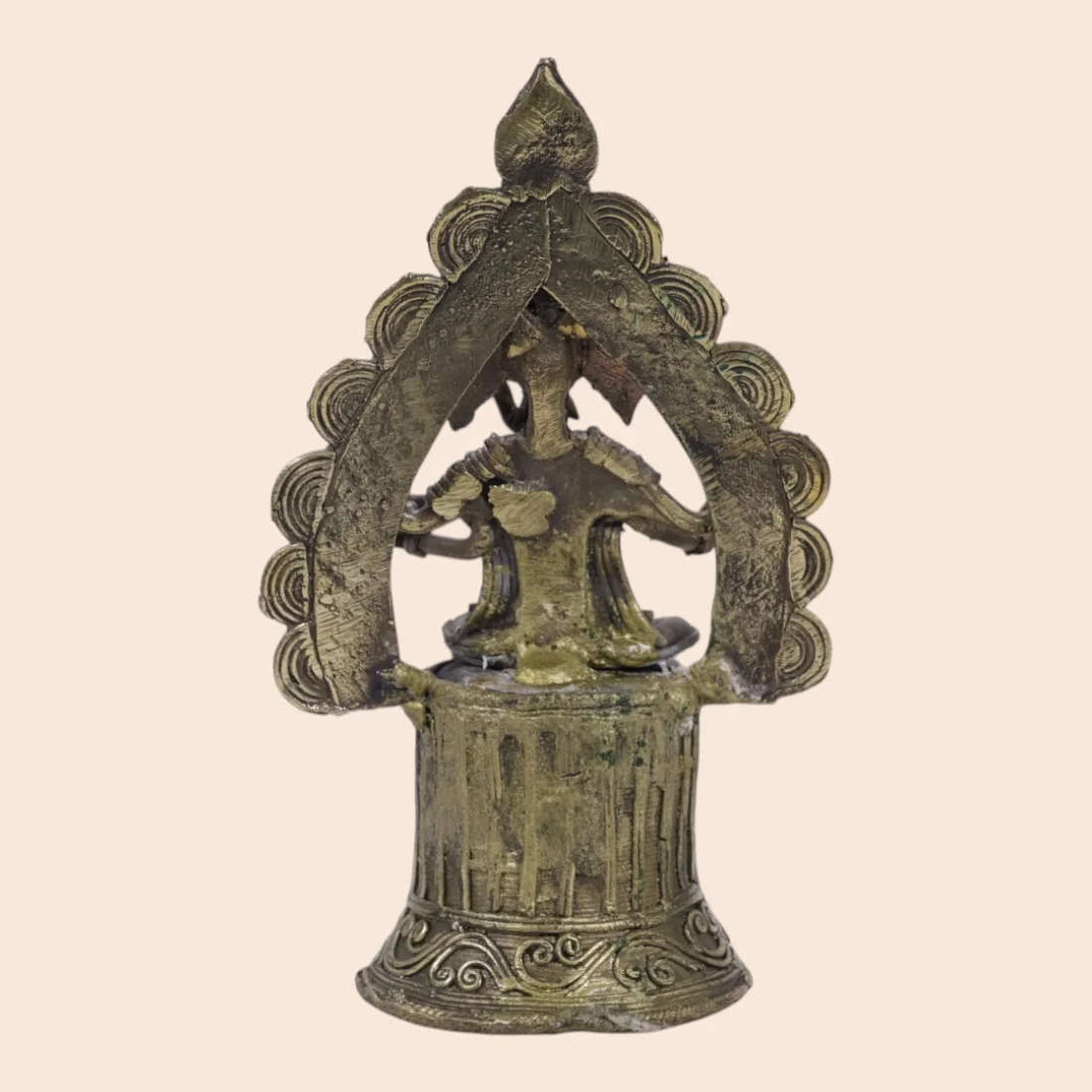 Handcrafted Dokra Tribal Woman Under Decorative Arch – Traditional Brass Sculpture Thumbnail 6