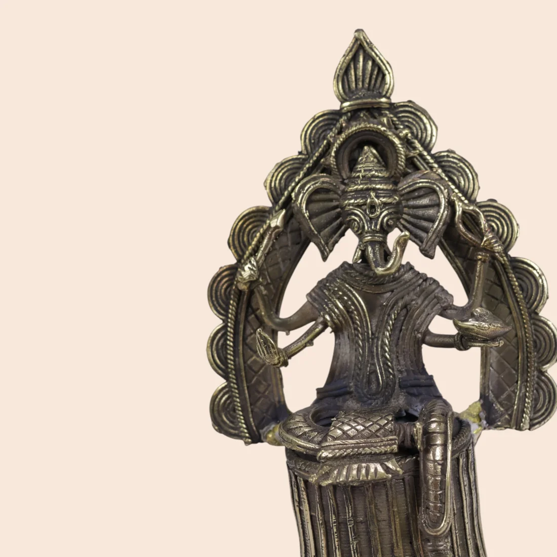 Handcrafted Dokra Tribal Woman Under Decorative Arch – Traditional Brass Sculpture Thumbnail 3