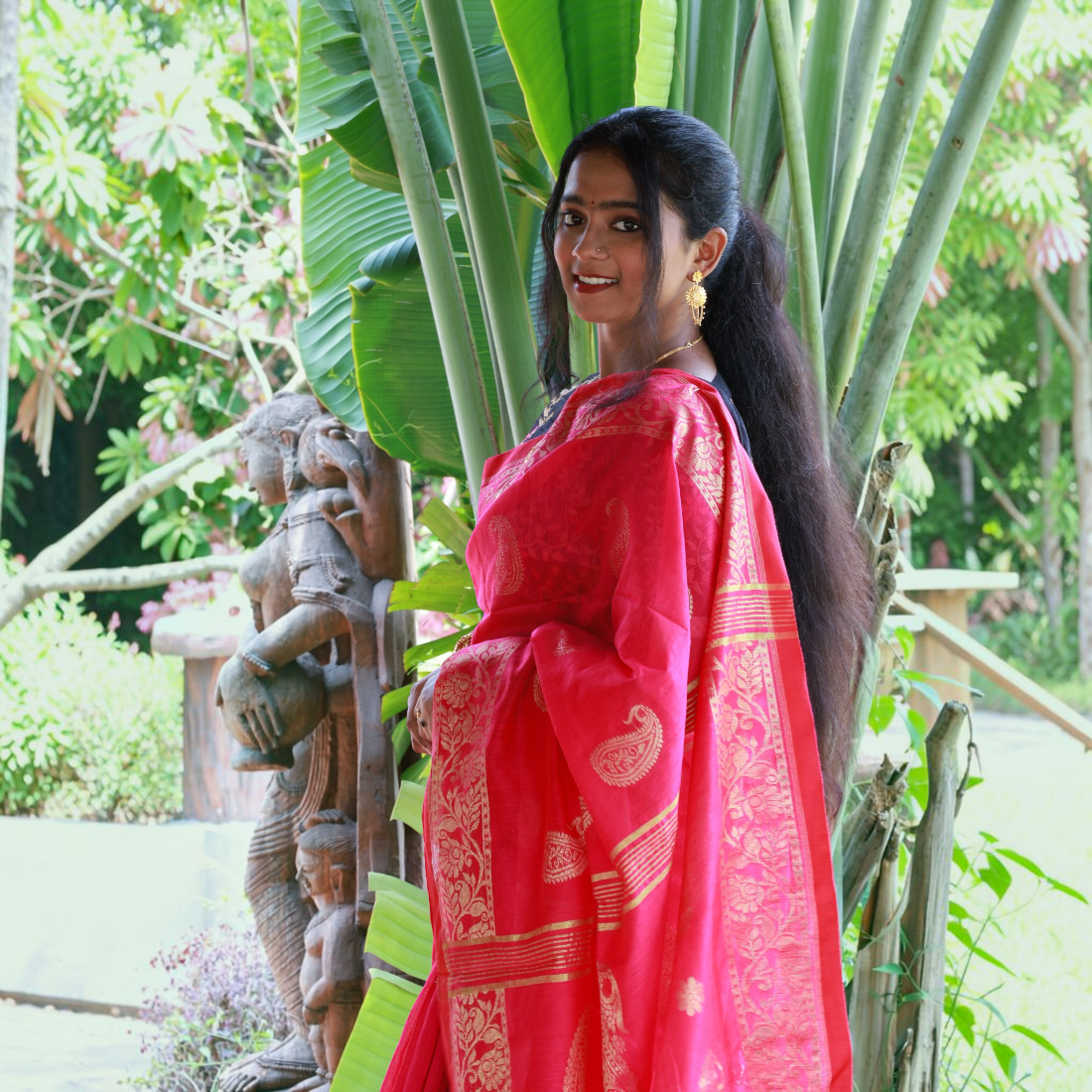 Elevate Your Style with the Nishika Goldweave Handloom Silk Saree